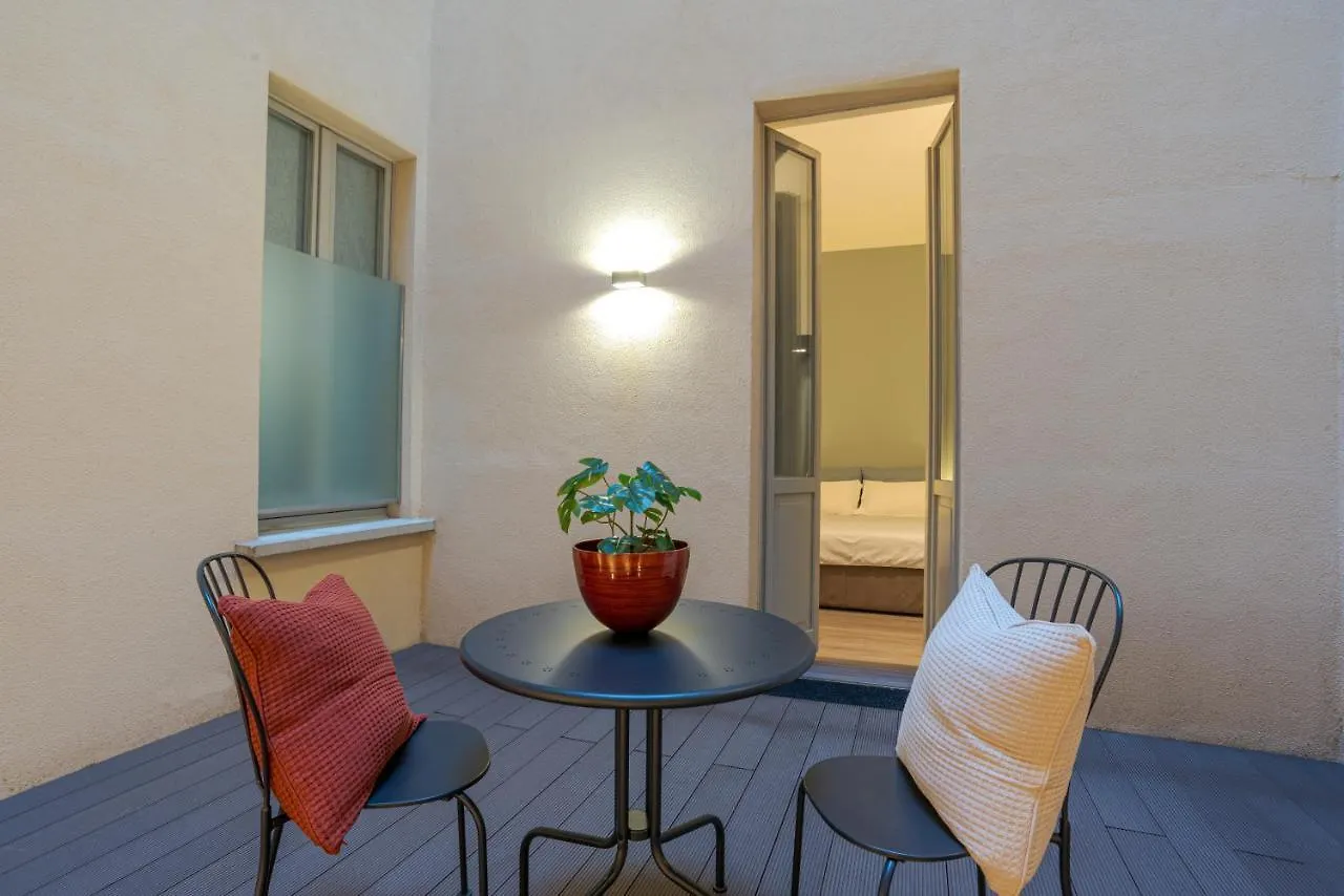 Apartment Suite Broletto - By Myhomeincomo